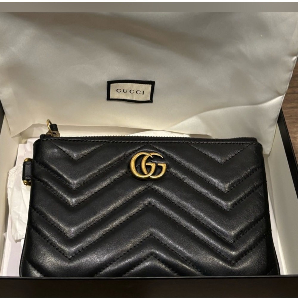 Women's Gucci GG Marmont Wrist Wallet - Picture 2 of 7